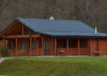 котедж з сауною