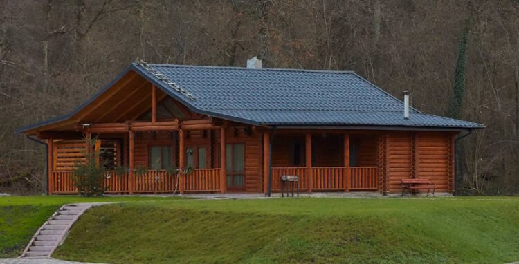 котедж з сауною