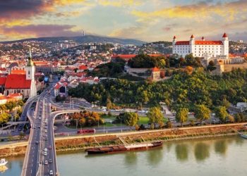 переехать жить в Словакию